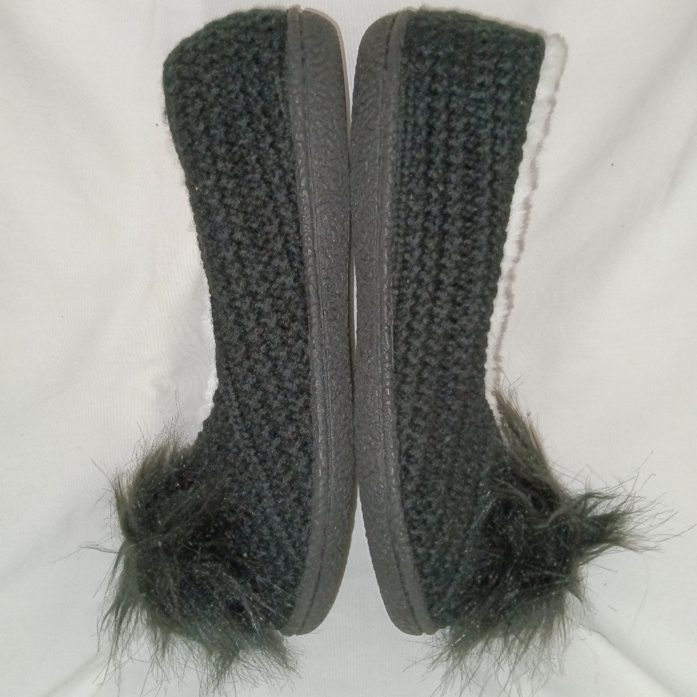 KOOBA Cozy Black Faux Fur Women's Slippers - Picture 6 of 7